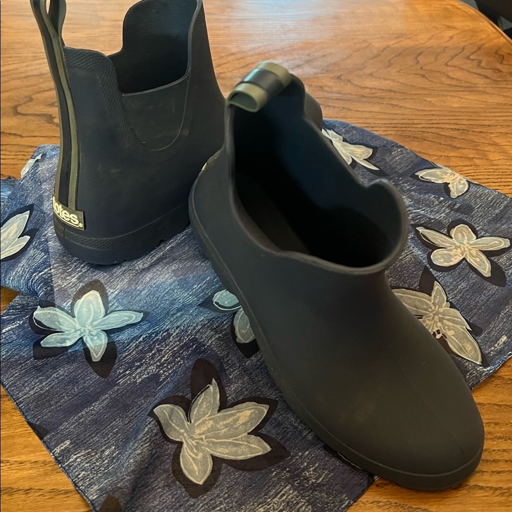 Totes Navy Rain Boots 9 womens